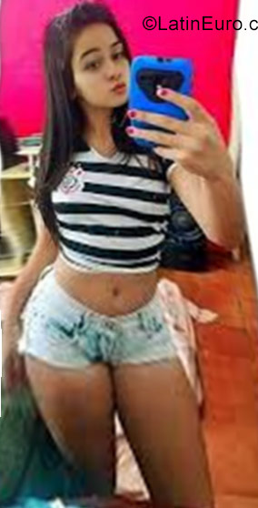 Date this sultry Brazil girl Bruna from Salvador BR10304