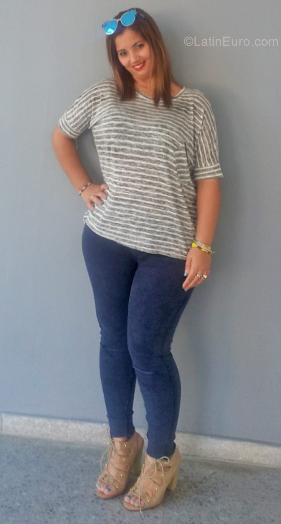 Date this foxy Cuba girl Heidi from Havana CU588