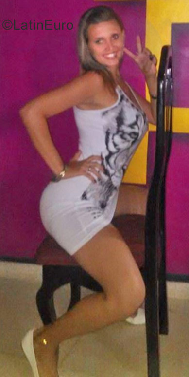 Date this happy Cuba girl Yanet Quintino from Bayamo CU131