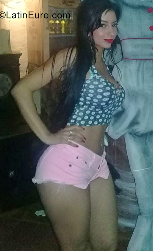 Date this voluptuous Colombia girl Saral from Medellin CO30450
