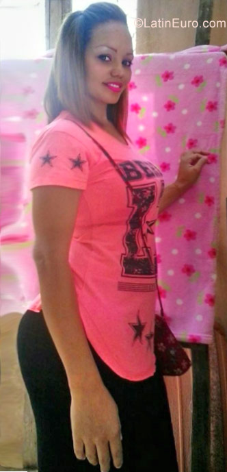 Date this hard body Venezuela girl Edurelis from Caracas VE1023