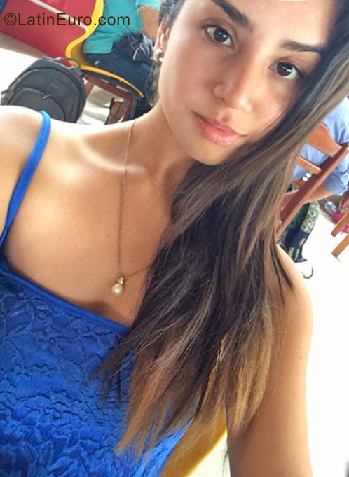 Date this young Ecuador girl Fernanda from Guayaquil EC217