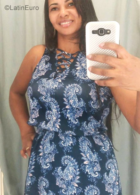 Date this foxy Brazil girl Cassia from Vitoria BR10329