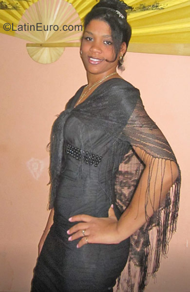 Date this tall Cuba girl Celeste from Camaguey CU141