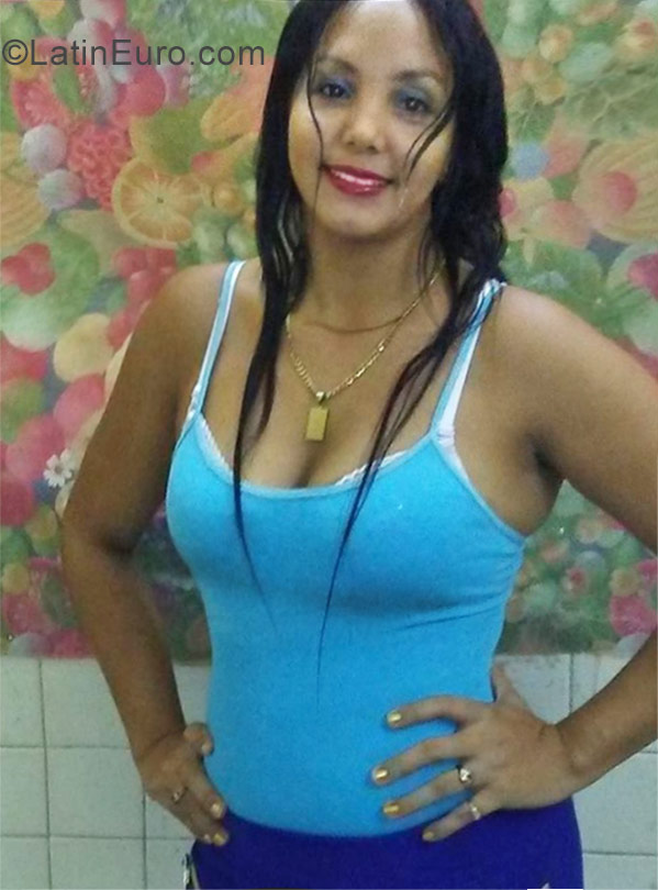 Date this lovely Cuba girl Cristal from Havana CU142