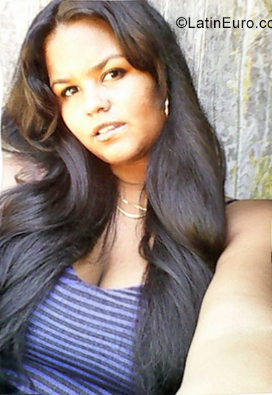 Date this nice looking Cuba girl Yami from Santiago de cuba CU149
