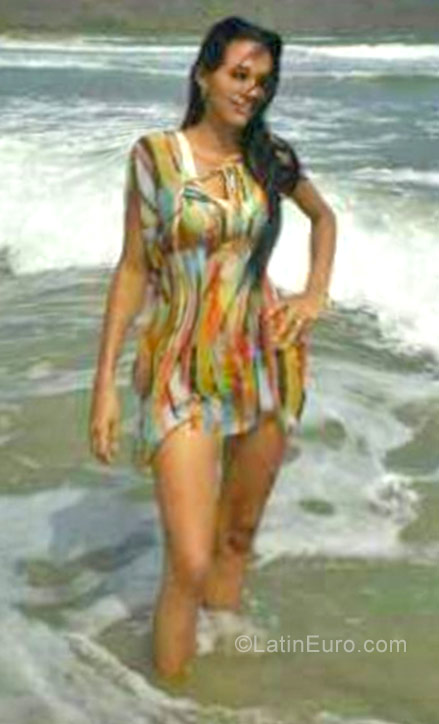 Date this gorgeous Venezuela girl Darverlys from Valencia VE1058
