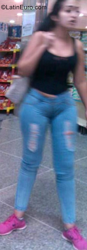 Date this delightful Venezuela girl Idres from caracas VE1061