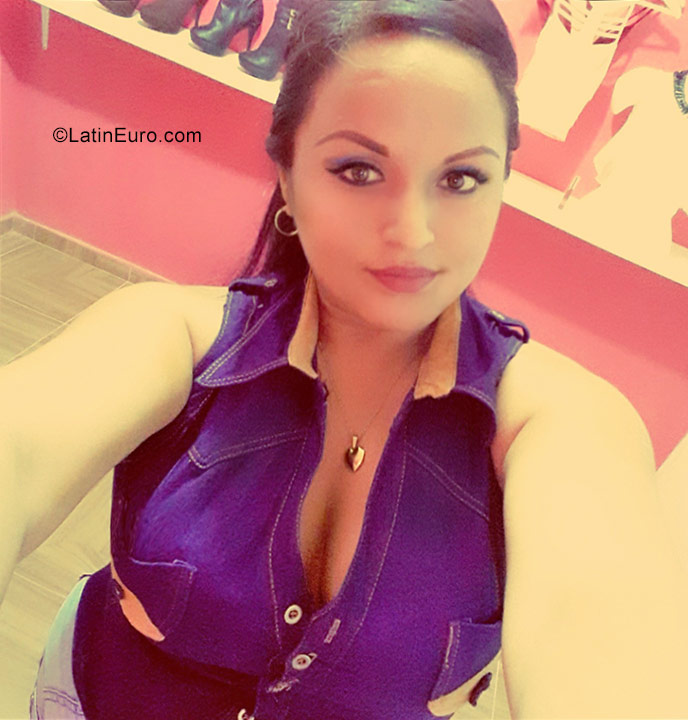 Date this cute Peru girl Fiorela from Chiclayo PE1155