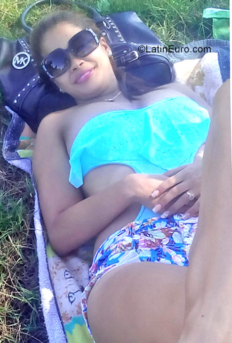 Date this beautiful Cuba girl Barbara from Las Tunas CU152