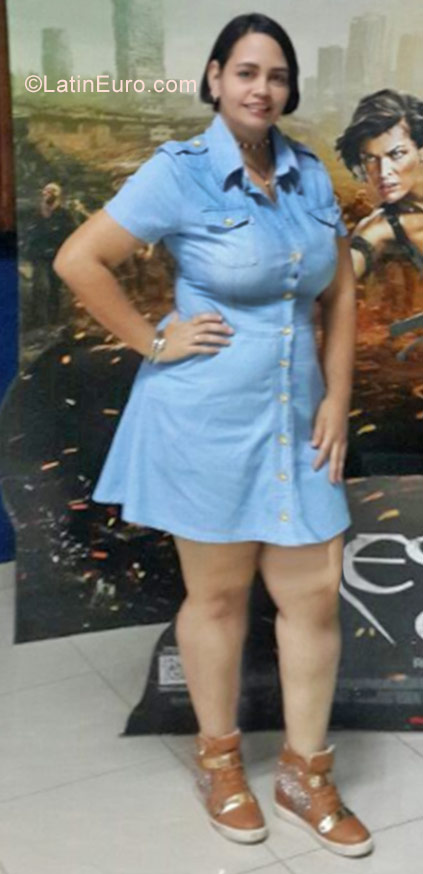 Date this lovely Venezuela girl Andrea from Maracay VE1067