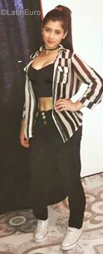 Date this good-looking Colombia girl Maria from Manizales CO22723