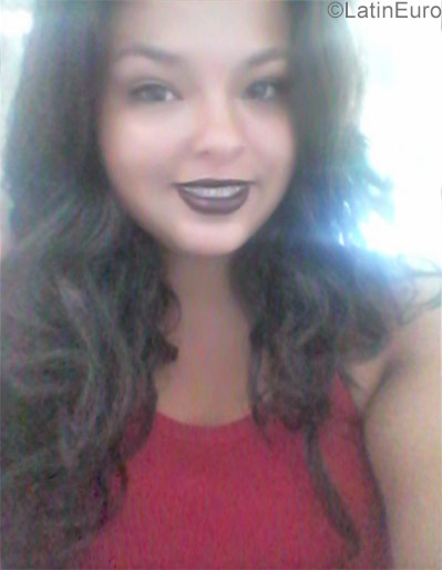 Date this happy Ecuador girl Anabella from Guayaquil EC221