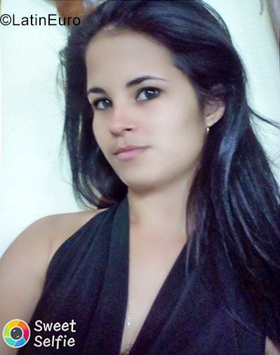 Date this delightful Cuba girl Elsa from Havana CU164