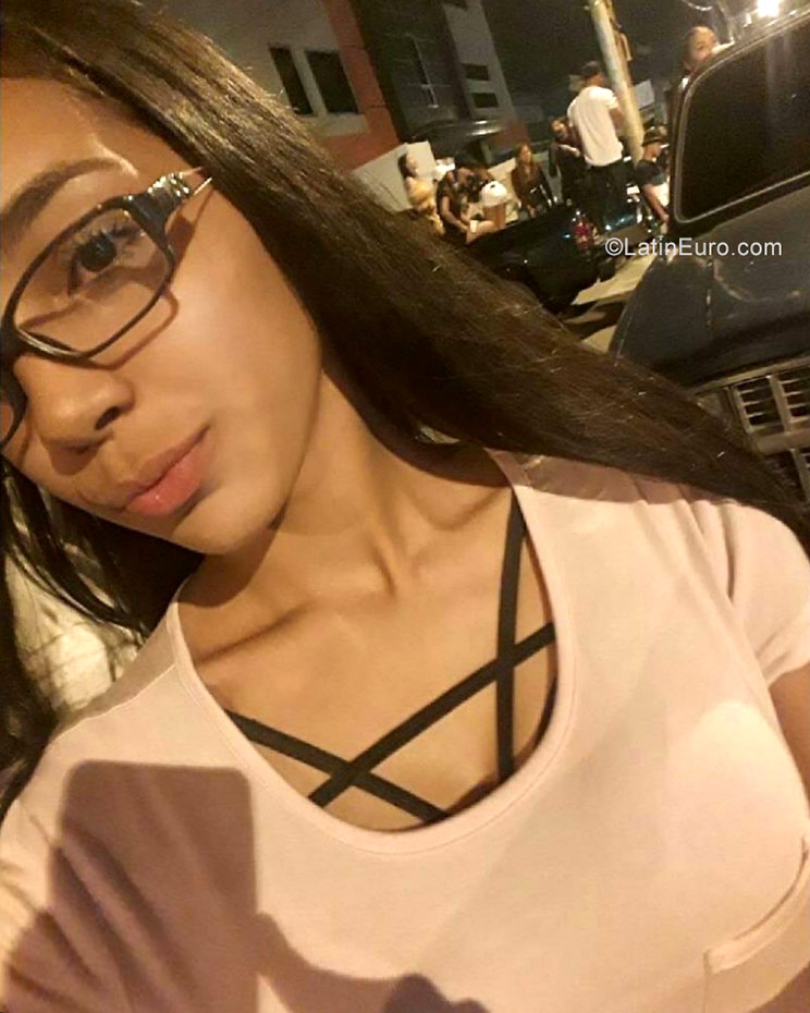 Date this attractive Venezuela girl Ana sofia from Tachira VE1108