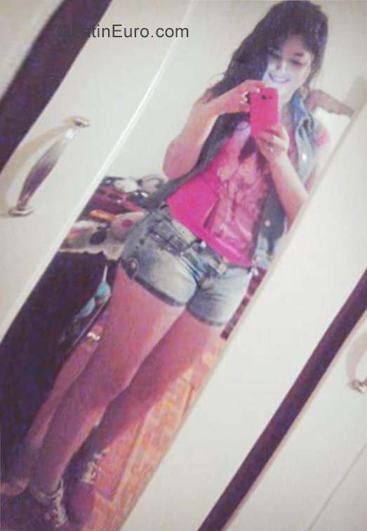 Date this georgeous Ecuador girl Melanie from Quito EC227