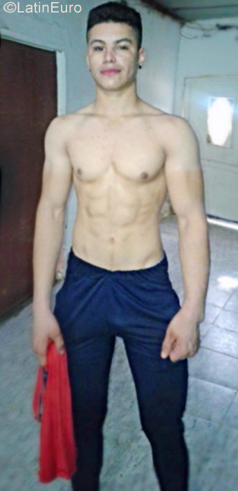 Date this stunning Panama man Leonardo from Panama City PA1093