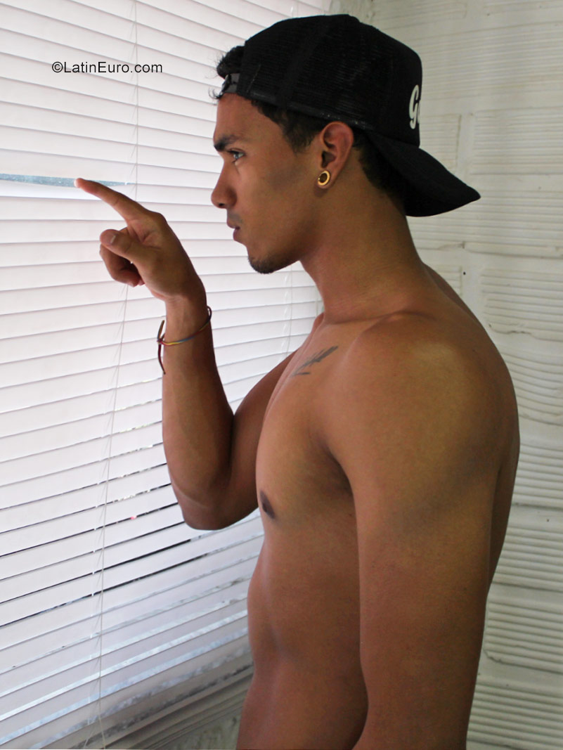Date this exotic Colombia man Gabriel from medellin CO22862