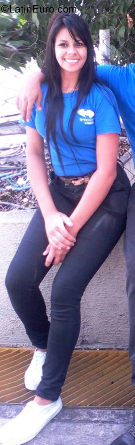 Date this gorgeous Venezuela girl Grey from Caracas VE1143