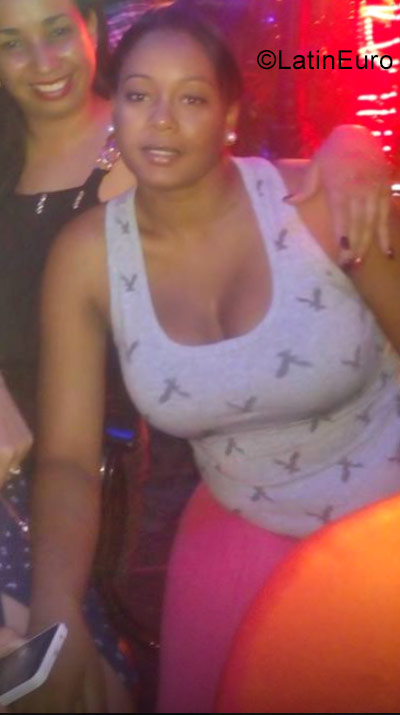 Date this nice looking Cuba girl Monica from Havana CU183