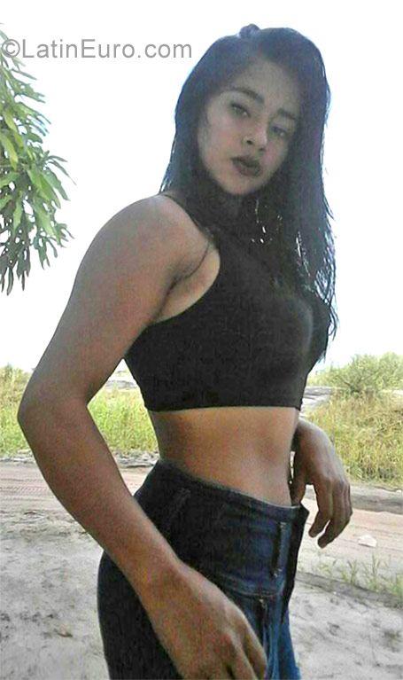 Date this young Peru girl Elvia from Lima PE1184