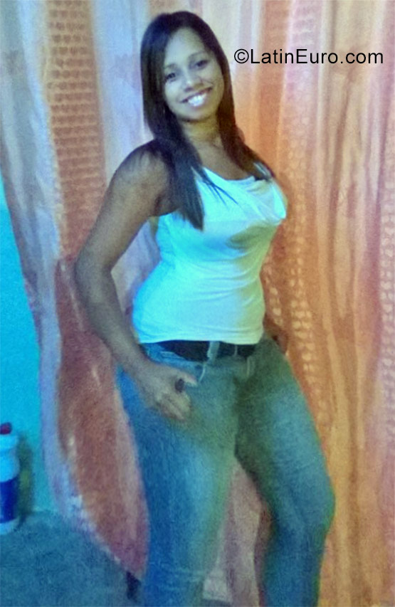 Date this georgeous Venezuela girl Yasmin from Caracas VE1179