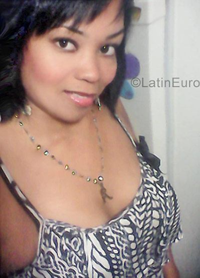 Date this good-looking Venezuela girl Carla from Maracaibl VE1180