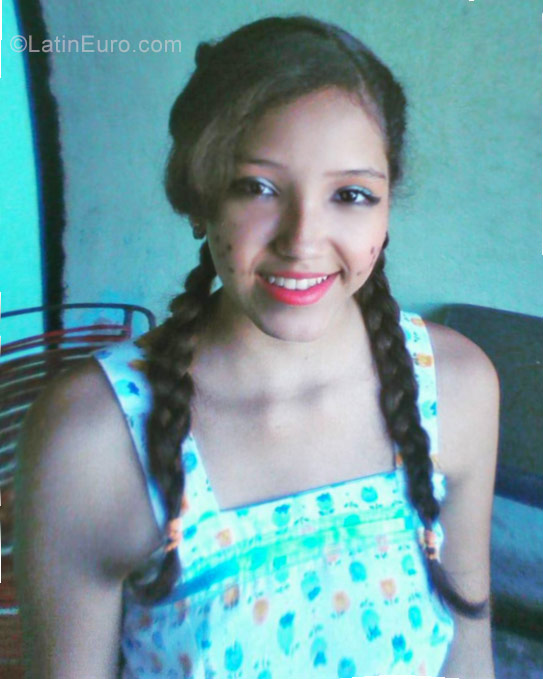 Date this cute Venezuela girl Yusnaeth from Valencia VE1195