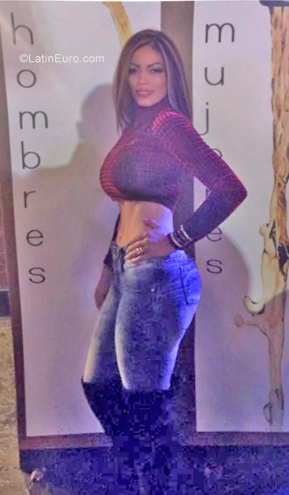 Date this good-looking Honduras girl Brenda from Tegucigalpa HN2421