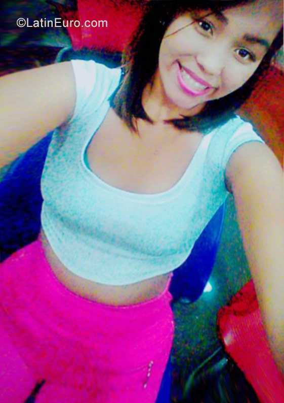 Date this nice looking Venezuela girl Alexandra from Cumana VE1280