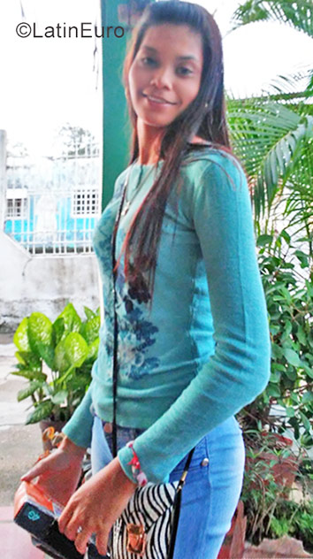Date this voluptuous Venezuela girl Maurelis from Maturin VE1325