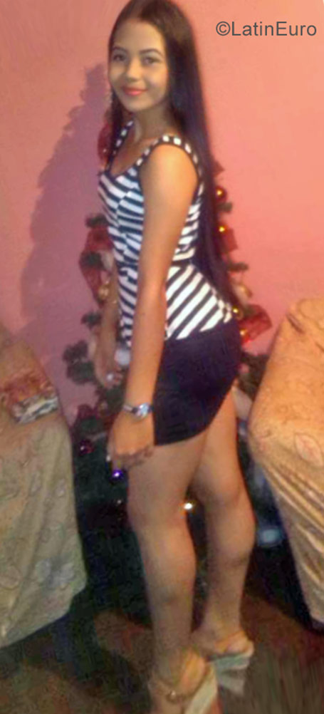 Date this delightful Venezuela girl Lucia from California VE1343