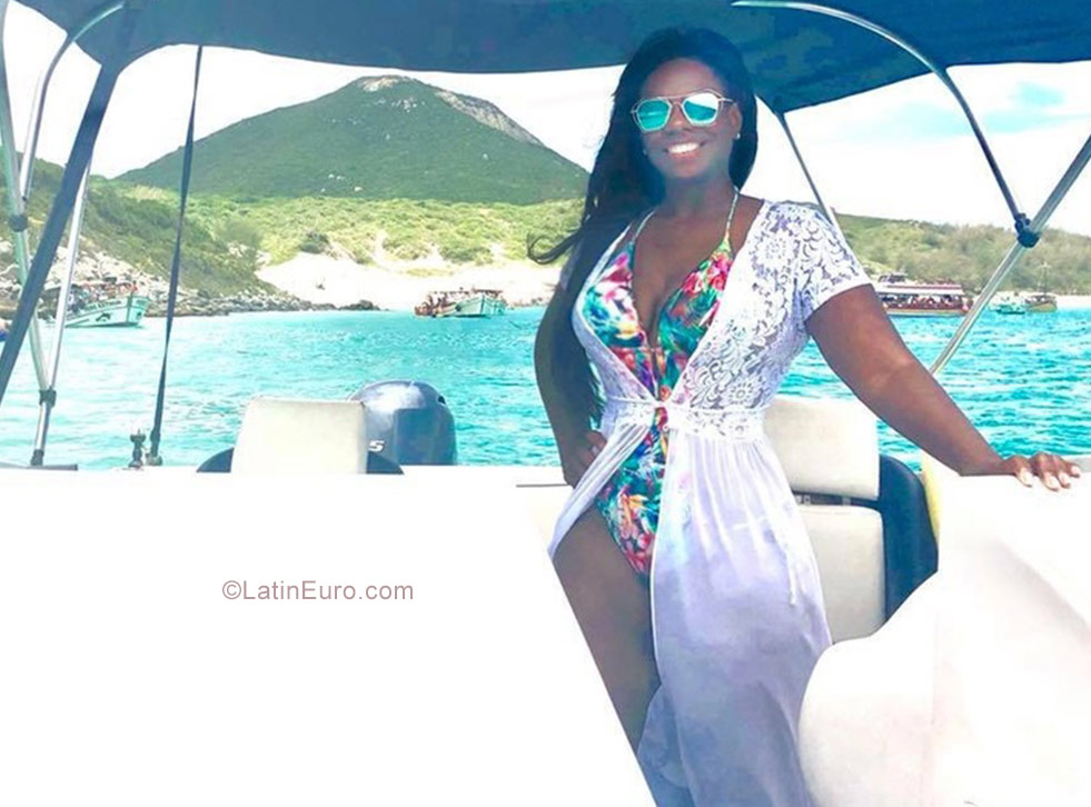 Date this attractive Brazil girl Michele from Rio De Janeiro BR10461