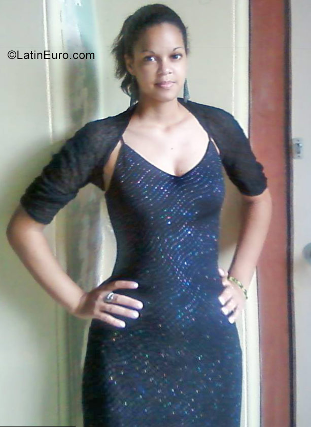 Date this foxy Cuba girl Lidia from Havana CU252