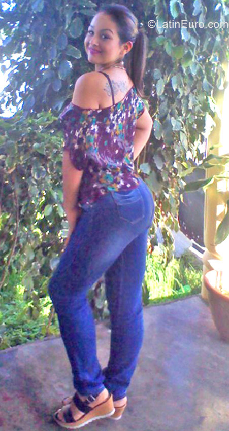 Date this charming Venezuela girl Jacky from Valera VE1387