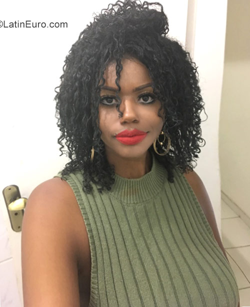 Date this athletic Brazil girl Raicca from Rio De Janeiro BR10684