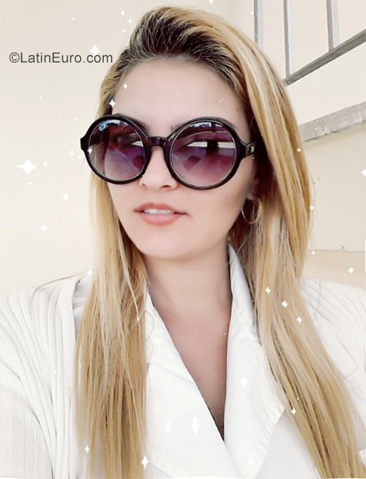 Date this sensual Cuba girl Yenifer from Cienfuegos CU259