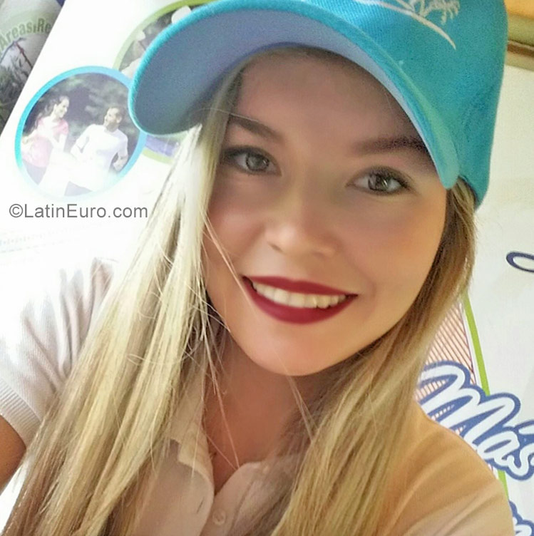 Date this young Bolivia girl Dorinkia from Santa Cruz BO38