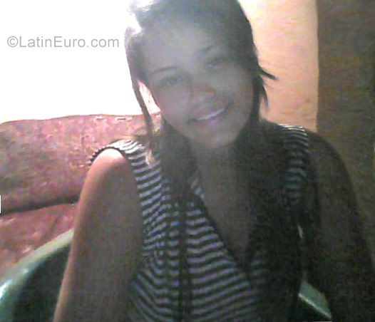 Date this hard body Venezuela girl Paola from Caracas VE1405