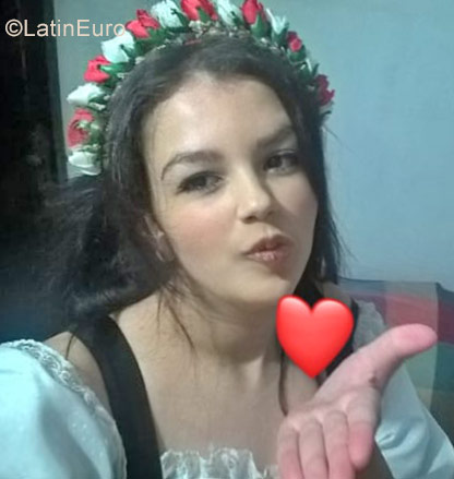 Date this voluptuous Brazil girl Karinia from Curitiba BR10475