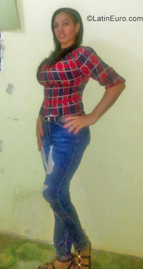 Date this georgeous Dominican Republic girl Esme from Higuey DO31835