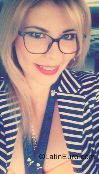 Date this stunning Venezuela girl Mariana from Caracas VE1426