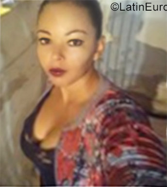 Date this nice looking Brazil girl Iris from Recife BR10494