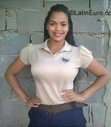 Date this pretty Venezuela girl Sandra from Puerto la Cruz VE1502