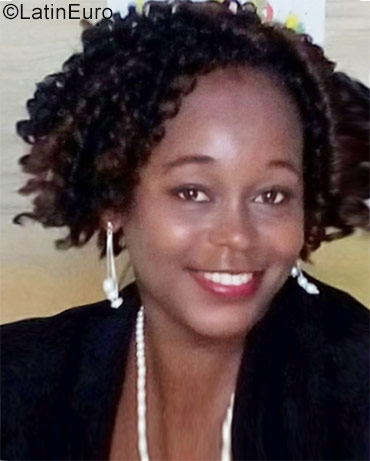 Date this hard body Jamaica girl Peeaches from Kingston JM2574
