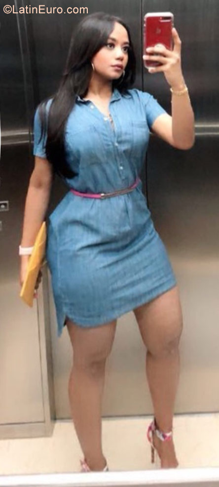 Date this hot United States girl Luisa from Newark DO32183