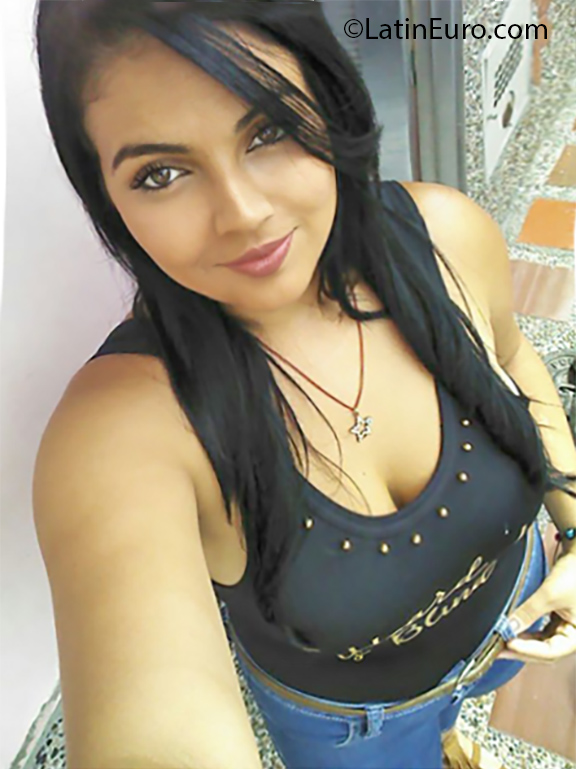 Date this foxy Colombia girl Ana from Manizales CO23832