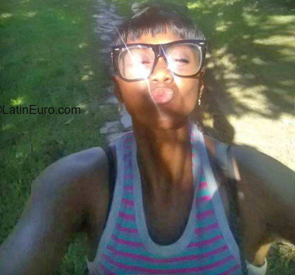 Date this charming Jamaica girl Kookie from Kingston JM2577