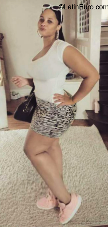 Date this stunning United States girl Nina from Omaha US19293