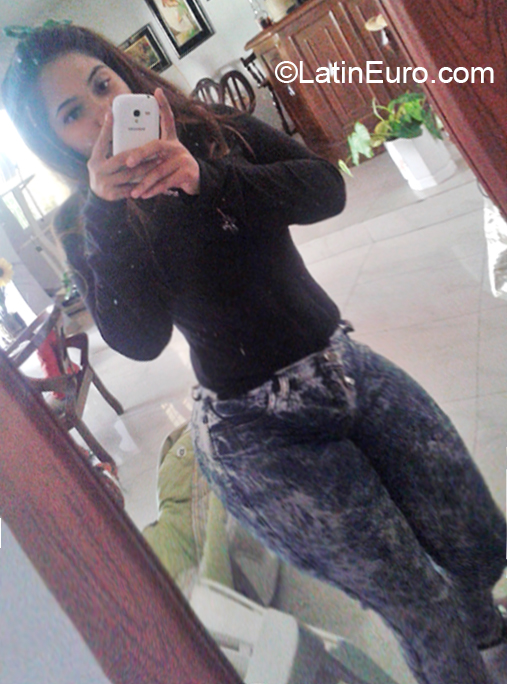 Date this sultry Venezuela girl Veronica from Maraciabo VE1610